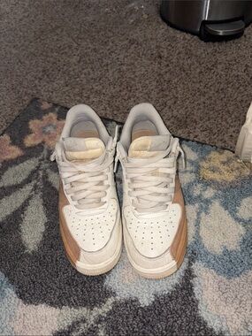 Nike AF1’s brown and off white colorway